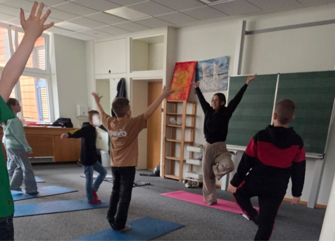 Yoga in Schulen Bayreuth - Schulyoga mit Babsi